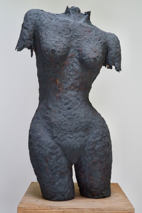 Skulptur mit dem Titel "Purple Torso" von James Daly, Original-Kunstwerk, Keramik