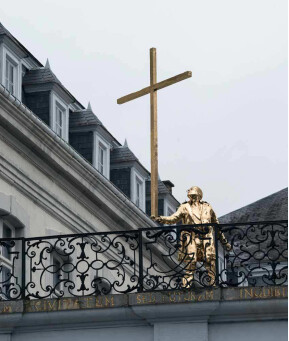 Escultura titulada "The man who bears t…" por Jan Fabre, Obra de arte original