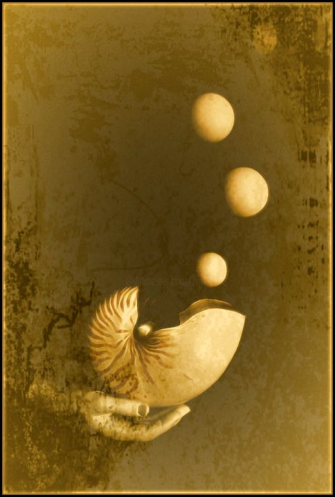 Photographie intitulée "Birth of the moon." par Jan Schrijver, Œuvre d'art originale, Photographie manipulée