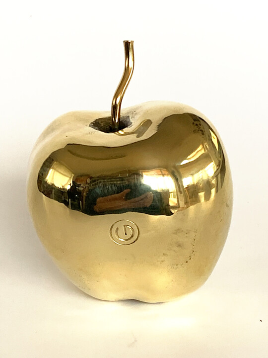 Escultura titulada "Golden Apple" por Jaromir Gargulak, Obra de arte original, Bronce