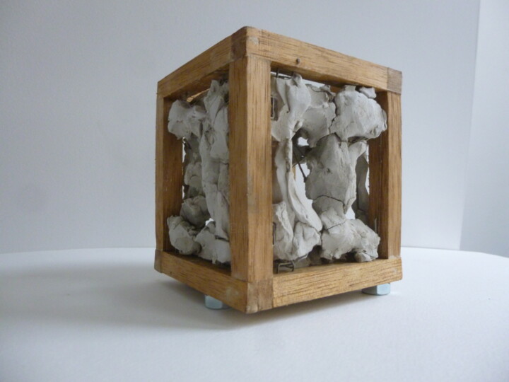 Escultura titulada ""Cube terre grise b…" por Jean Chazy, Obra de arte original, Arcilla