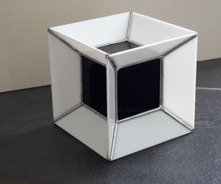 Design intitulée "hypercube" par Jean-Claude Tacnet (Vitrail Tiffany 0677365401), Œuvre d'art originale