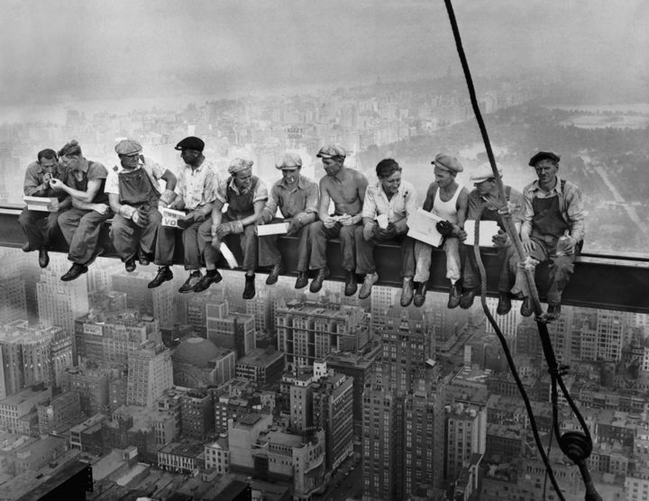 Ein Unternehmer im Rockefeller Center möchte eine Touristenattraktion basierend auf dem ikonischen Foto "Lunch Atop a Skyscraper" entwickeln