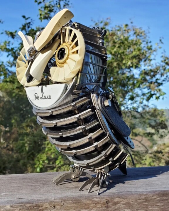 Jeremy Mayer is an artist who transforms typewriters into birds