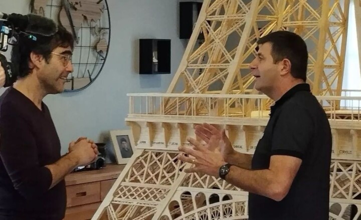Extraña la obra maestra de Mark: el sueño de la Torre Eiffel frustrado