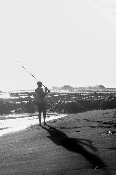 Photographie intitulée "L'ombre d'un pêcheur" par Jean-Guy Nakars, Œuvre d'art originale, Photographie numérique