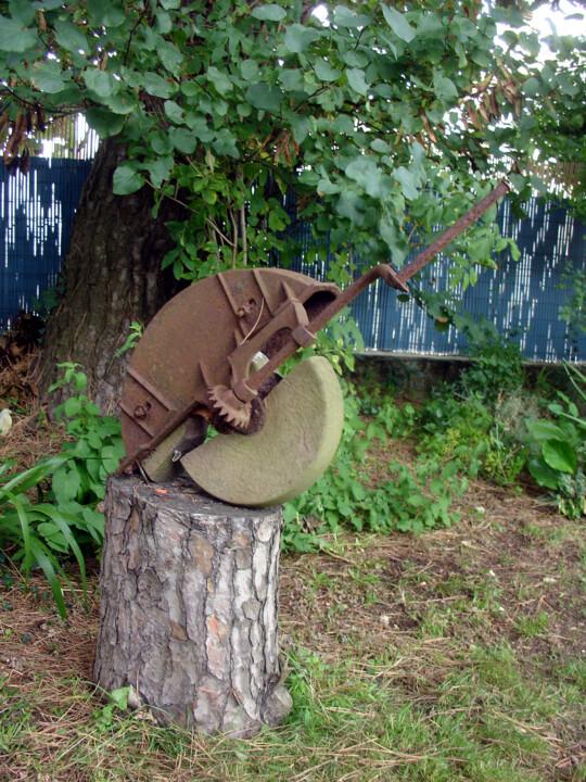 Sculpture titled "M(Gu)eule cassée" by Jean Louis Renaudin, Original Artwork