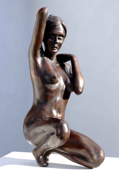 Sculpture titled "APHRODITE ACCROUPIE" by Jean Louis Tornassat, Original Artwork, Bronze