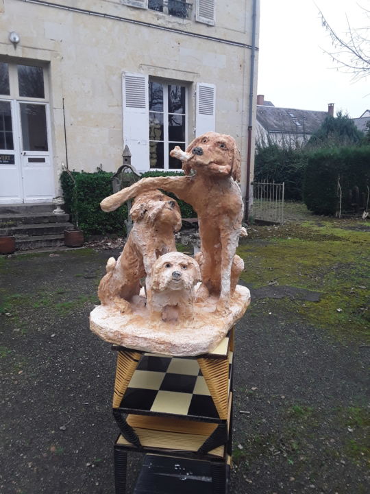 Sculpture titled "Chien méchant" by Philut, Original Artwork, Plaster