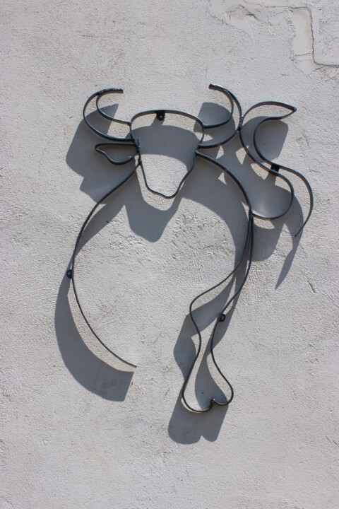 Skulptur mit dem Titel "Taureau de lumière" von Jean-Luc Lopez, Original-Kunstwerk, Metalle