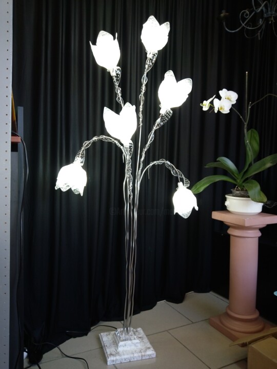 Artigianato intitolato "Lampadaire  6 tulip…" da Jean Luc Masini, Opera d'arte originale, Illuminazione