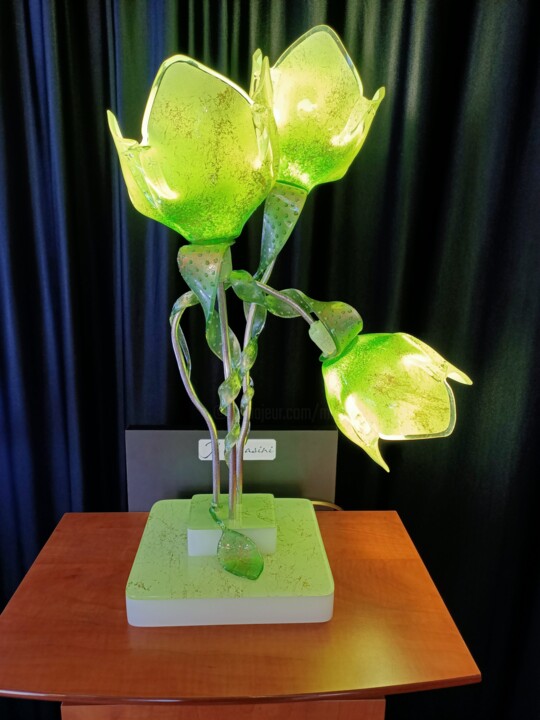 Design intitulée "Lampe 3 tulipes ver…" par Jean Luc Masini, Œuvre d'art originale, Luminaire