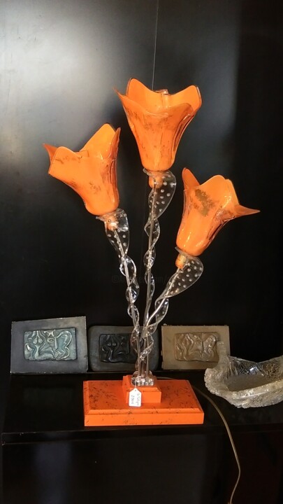 Design intitulée "Lampe 3 tulipes ora…" par Jean Luc Masini, Œuvre d'art originale, Verre