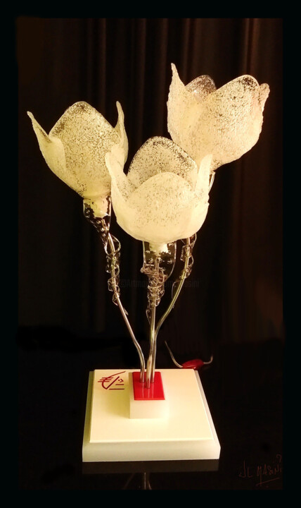 Design titled "Lampe 3 tulipes bla…" by Jean Luc Masini, Original Artwork, Glass