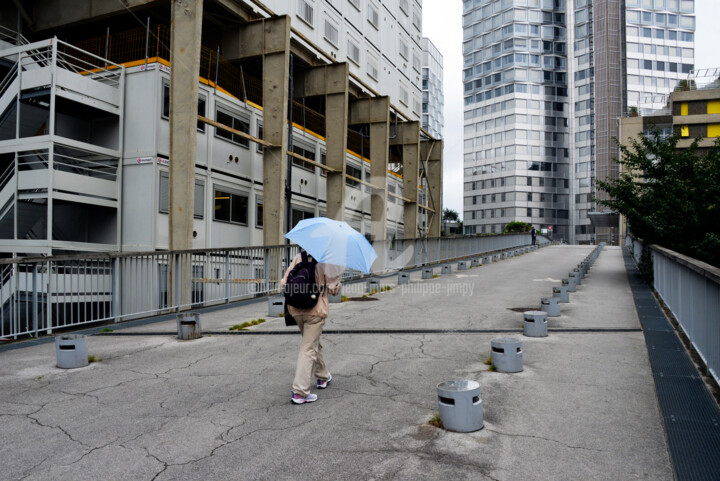 Photographie intitulée "LE PARAPLUIE BLEU C…" par Jean-Marc Philippe (Jimpy), Œuvre d'art originale, Photographie argentique