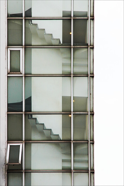 Fotografía titulada "escalier à Hanoi" por Jean-Marie Virat, Obra de arte original, Fotografía digital