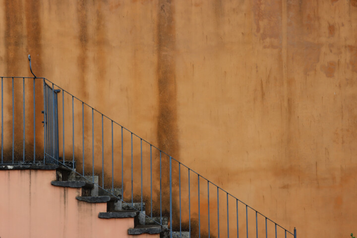 Photographie intitulée "escalier rose" par Jean-Marie Virat, Œuvre d'art originale, Photographie numérique