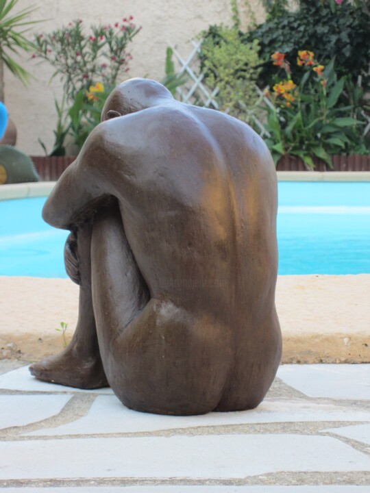 Sculpture titled "l'homme assis" by Jean-Paul Magne, Original Artwork, Terra cotta
