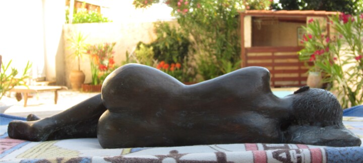 Sculpture intitulée "la belle endormie" par Jean-Paul Magne, Œuvre d'art originale, Terre cuite