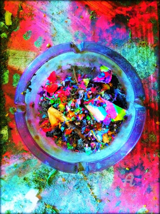 Photography titled "Artist's ashtray" by Jean Philippe Desmoulins, Original Artwork, Manipulated Photography