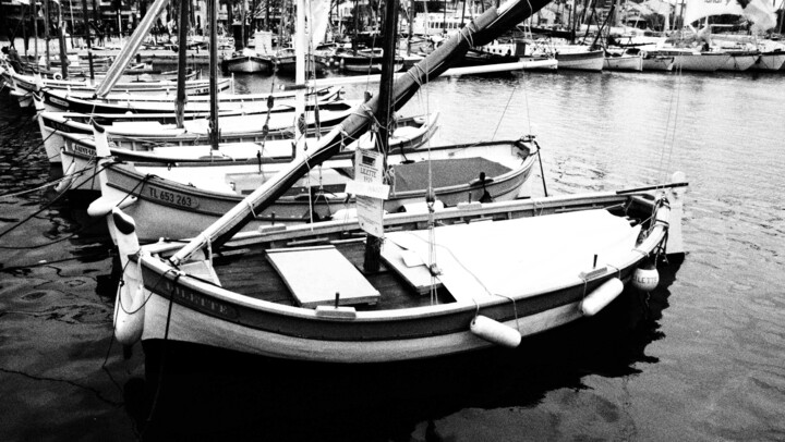 Photographie intitulée "LES BARQUES 3" par Jean-Pierre Tastevin, Œuvre d'art originale, Photographie numérique