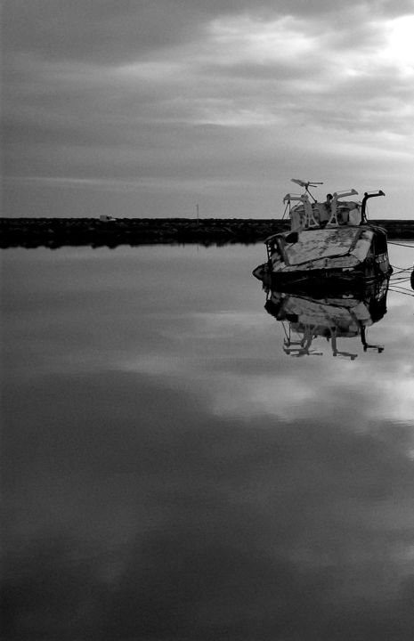 Photographie intitulée "épave solitaire.jpg" par Jean-Pierre Simard, Œuvre d'art originale, Photographie numérique