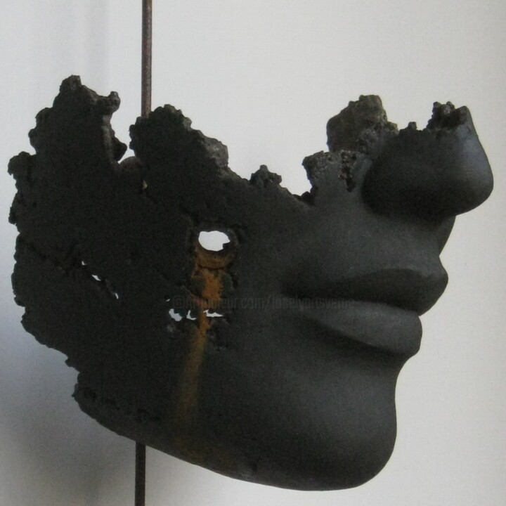 Escultura intitulada "détail de visage -…" por Jean-Yves Verne, Obras de arte originais, Cimento Montado em Metal