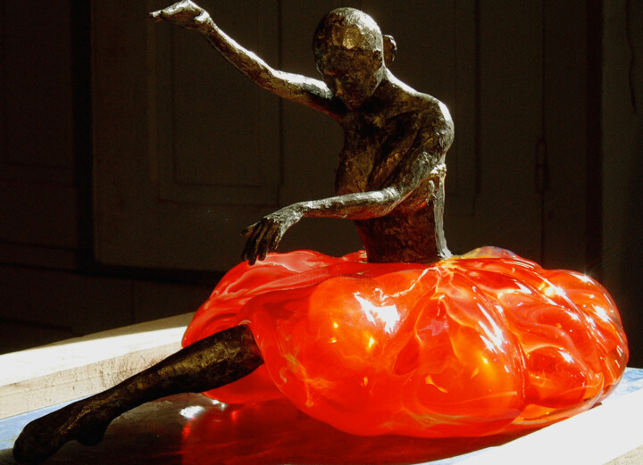 Sculpture intitulée "Glass Dancer" par Jeane Seah, Œuvre d'art originale, Bronze