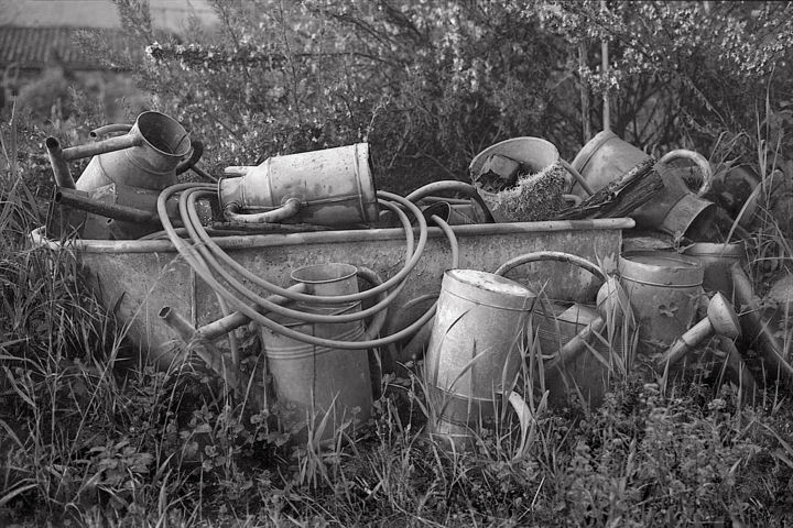 Photographie intitulée "Arrosoirs II" par Jeanpaul Zak, Œuvre d'art originale, Photographie argentique