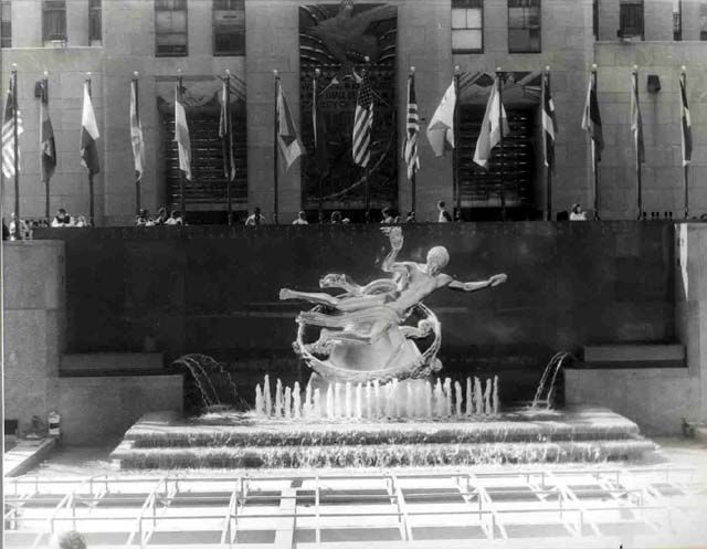 Photographie intitulée "Rockefeller Center" par Jen Berlin, Œuvre d'art originale