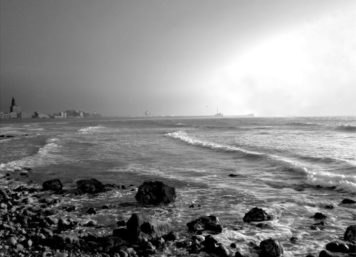 Photographie intitulée "La plage du Havre a…" par Jérôme Cambra, Œuvre d'art originale