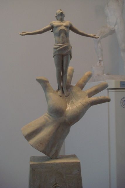 Скульптура под названием "Helping Hand" - Ji Hong Zhang, Подлинное произведение искусства, Металлы