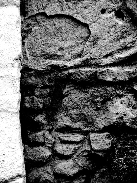 Photographie intitulée "Goliad stone" par Jim Williams, Œuvre d'art originale, Photographie numérique