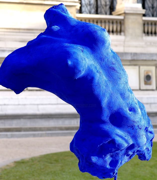Sculpture titled "LOV IN BLUE" by Jean-Luc Celereau De Clercq, Original Artwork, Resin