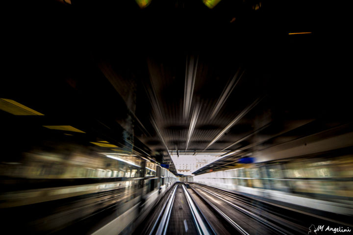 Photographie intitulée "Metro run" par Jean-Marc Angelini, Œuvre d'art originale