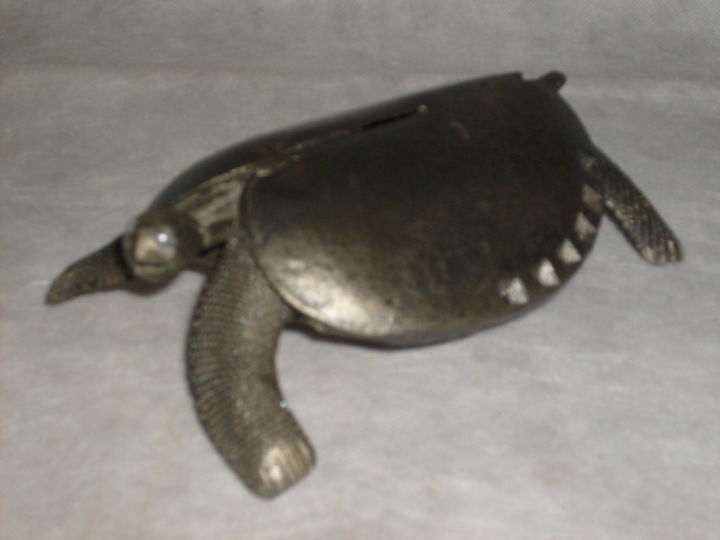 Sculpture titled "tortue" by Jean Noël Oeil, Original Artwork, Metals