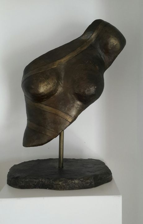 「Buste d'Amazone」というタイトルの彫刻 Joëlle Boutherinによって, オリジナルのアートワーク, しっくい