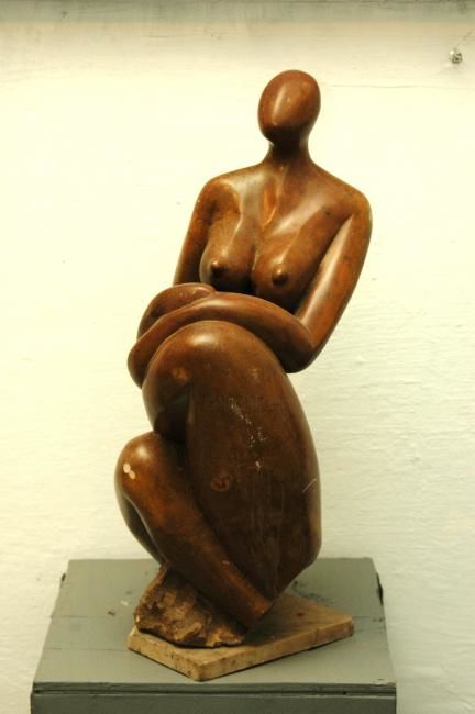 Escultura intitulada "Pose" por Jofe Santos, Obras de arte originais, Pedra