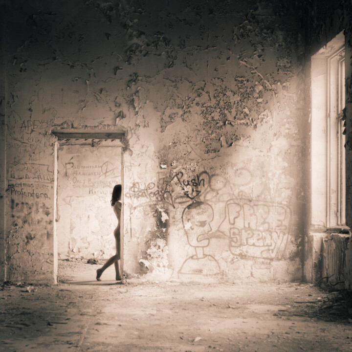 Photography titled "Nude in ruins" by John Donica, Original Artwork, Analog photography