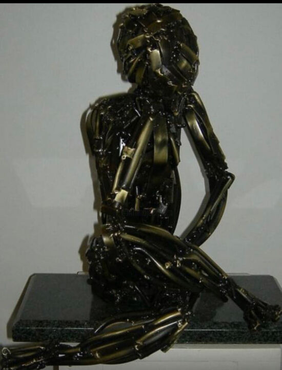 Escultura titulada "Thinker" por John Pietersen, Obra de arte original, Metales