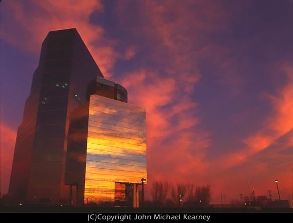 Photographie intitulée "Corporate Sunrise 2" par John Michael Kearney, Œuvre d'art originale