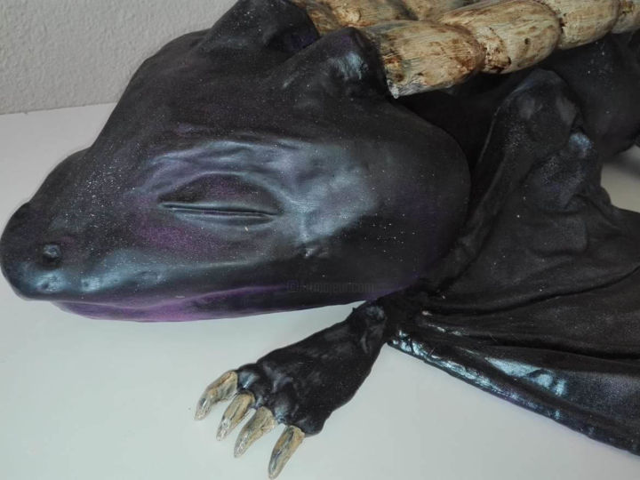 Escultura intitulada "dragao-preto-2.jpg" por Joana Sousa, Obras de arte originais, Outro