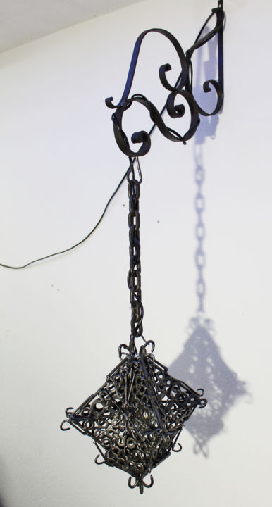 Design intitulada "Lanterne médiévale…" por Jonathan Pradillon, Obras de arte originais, Metais Montado em Metal