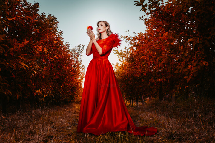 Fotografia zatytułowany „Caperucita Roja” autorstwa Jorge Kánovas, Oryginalna praca, Fotografia cyfrowa