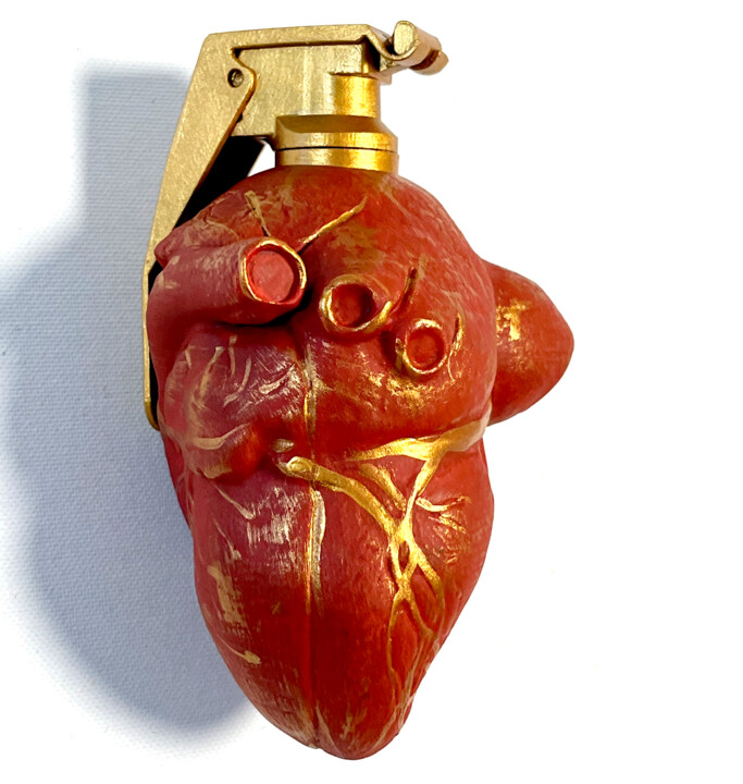 Sculpture titled "HEARTNADE" by Jorge Luis Santana Pérez, Original Artwork, Resin
