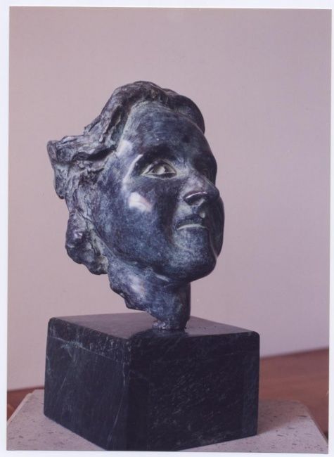 Sculpture titled "Retrato de mujer" by Jorge Velarde, Original Artwork, Metals