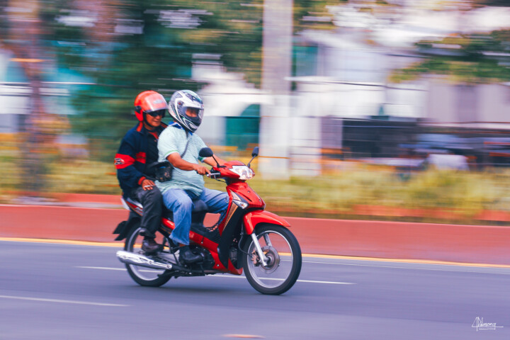 Fotografia zatytułowany „fast motorcycle” autorstwa Joseph Dalusong, Oryginalna praca, Fotografia cyfrowa