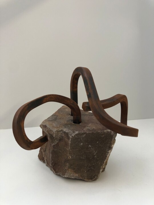 Skulptur mit dem Titel "Sustraiak 5" von Josu Goenaga, Original-Kunstwerk, Metalle