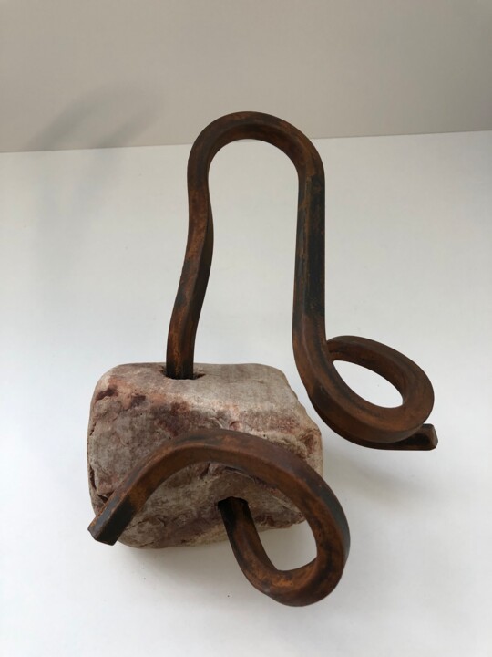 Skulptur mit dem Titel "Sustraiak 7" von Josu Goenaga, Original-Kunstwerk, Metalle