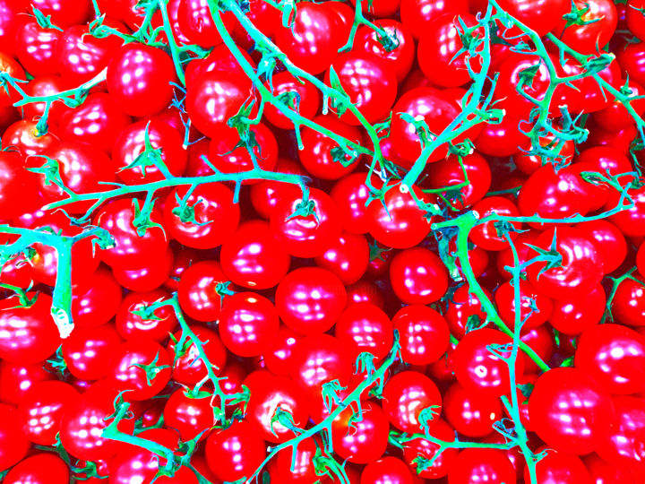 제목이 "tomate cerise"인 사진 Jose Americo Jsilvares로, 원작, 조작된 사진